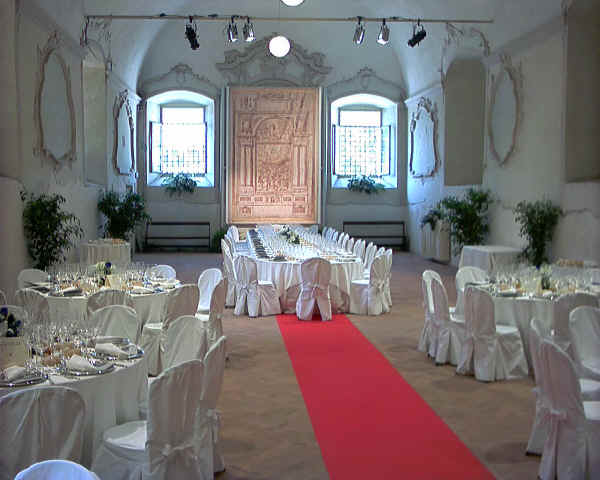 01 salone centrale.JPG (252578 byte)