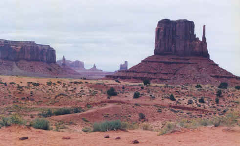 14 monument valley.jpg (197770 byte)